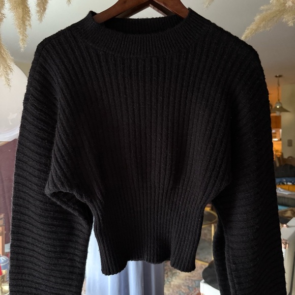 Forever 21 Black Ribbed Knit Cropped Sweater with Oversized Sleeves - Picture 2 of 6